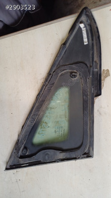 Ford Fiesta Mk7 sol ön kelebek camı 2008-2014
