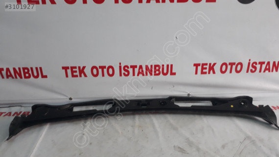 BMW E90 BAKALİT ÖN CAM IZGARASI 718074303