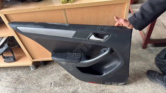 2012-2016 WV JETTA SOL ARKA KAPI DÖŞEMESİ ORJ ÇIKMA