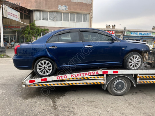 Avensis.  Sağ ön kapı