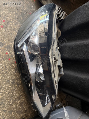 Peugeot 5008 sağ ön far