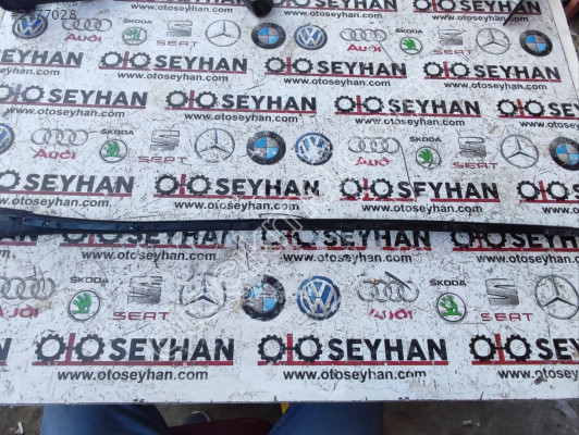 5F0854319 Seat Leon 2015 ön cam sol çıtası