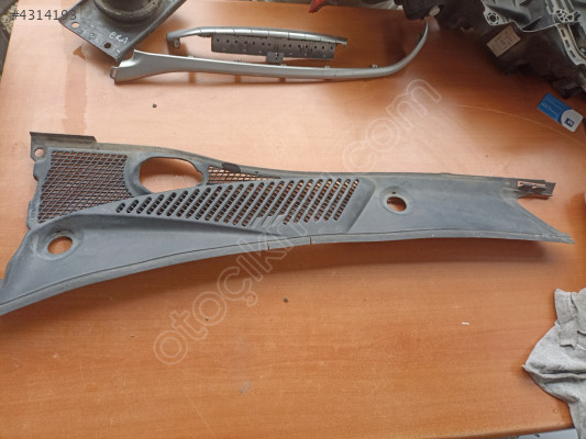 Renault Clio 2 Ön Cam Izgarası