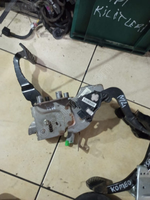 RENAULT MEGANE 4 DEBRİYAJ PEDALI