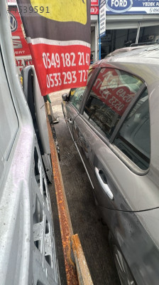 Renault Laguna 2 sol arka kapı 2003-2008