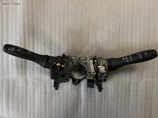 DACİA DUSTER FAR SİNYAL SİLECEK KOLU 255674537R