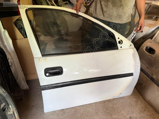 OPEL CORSA B SAĞ ÖN KAPI CAMI 96-01