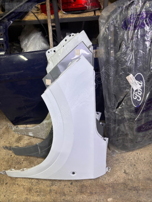 Courier sol çamurluk