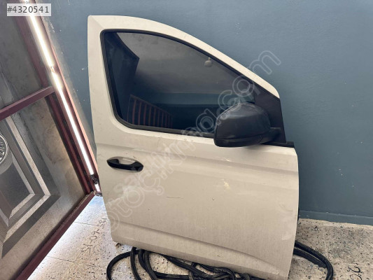 2020 sonrası Caddy ön sağ dolu kapı hatasız