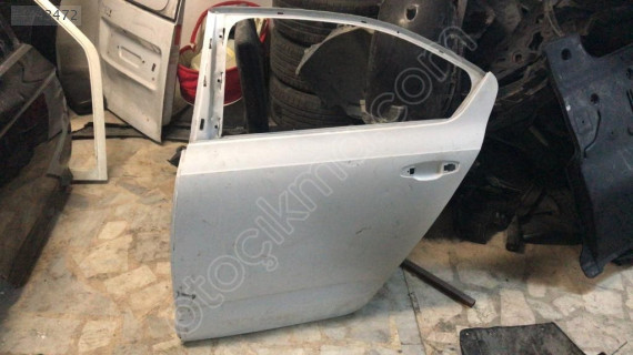 SKODA OCTAVİA SOL ARKA KAPI 2016