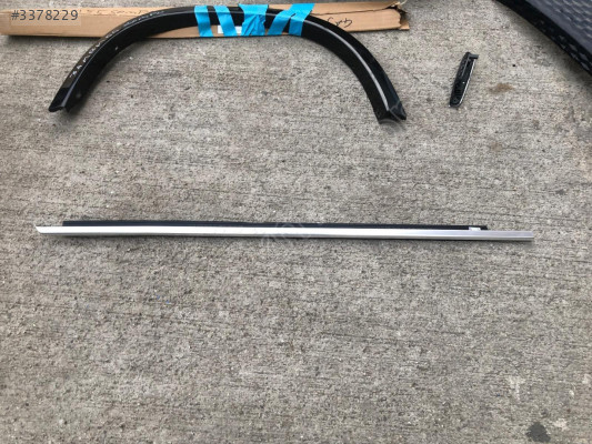 BMW X1 U11 SAĞ ARKA KAPI  CAM FİTİLİ 9451528-05