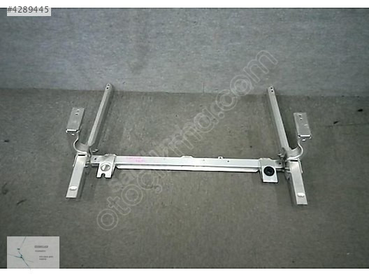 MERCEDES W117 CLA RADYATÖR ALT TRAVERSİ 2466200019