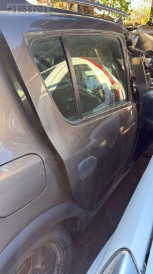 DACİA SANDERO SAĞ ARKA KAPI