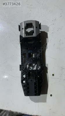 AUDİ A3 2013 ÖN SOL DIŞ KAPI KOLU BRAKETİ - 8V0837885