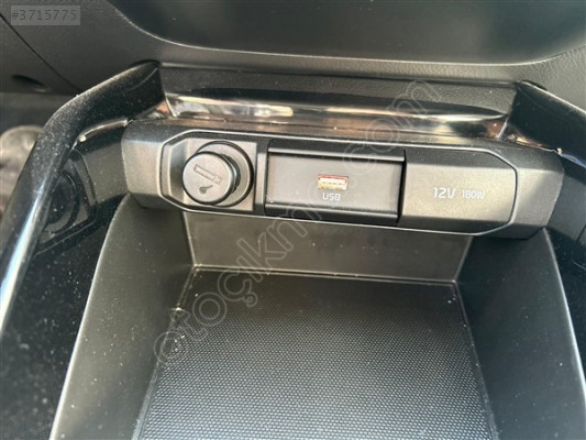 2023 Kia Stonic USB Girişi Ve Çakmaklık