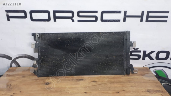 AUDİ A4 RADYATÖR 8W0816411 ORJİNAL ÇIKMA