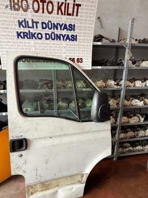 Renault Master Sağ Ön Kapı
