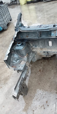 dacia sandero 2019 kesme sağ ön çeyrek/podye (son fiyat)