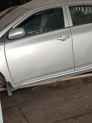 Toyota Corolla sol ön kapı 2008