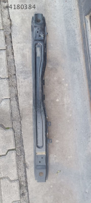 NİSSAN NAVARA ÇIKMA ÖN PANEL ÜST DEMİRİ 62290-4KJ0A