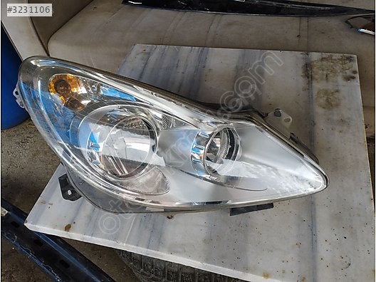 Opel Corsa d sağ far orjinal hatasiz