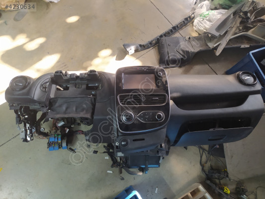 ÇIKMA RENAULT CLİO 4 GÖĞÜS