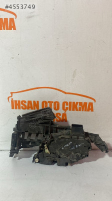 Ford Focus Sağ arka kapı kilidi