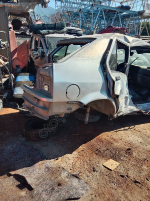 Renault eyrupa 19 hecbek arka sağ çamurluk kesme