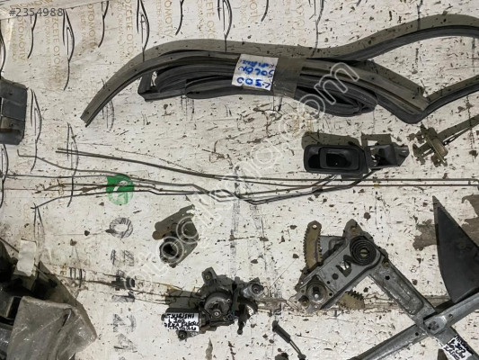 MİTSUBİSHİ L300 SOL ÖN KAPI İÇ ÜÇGEN PLASTİĞİ 1995-2008 MODE