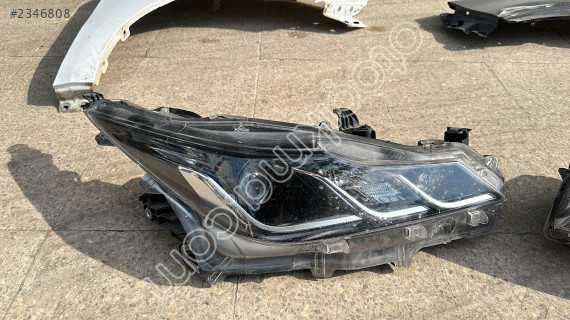 TOYOTA COROLLA  ÇIKMA ORJİNAL LEDLİ SAĞ ÖN FAR