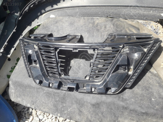 Nissan X-Trail  Ön panjür
