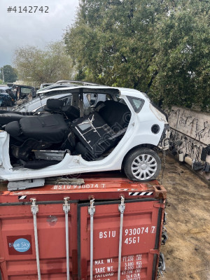 FORD FİESTA SAĞ ARKA KESME ÇAMURLUK HATASIZ