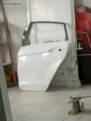 2019 model fıesta sol arka kapi