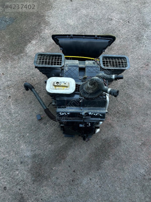 2020 trafic 3 kalorifer kutusu