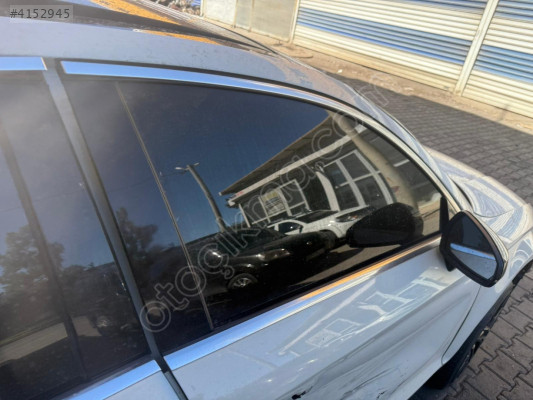 2013-15 AUDİ A3 SEDAN SAĞ ÖN KAPI CAM FİTİLİ KROMLU ORJ ÇIKMA