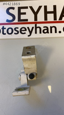 8K0831401P Skoda Rapid 2016 sol ön arka kapı üst menteşesi