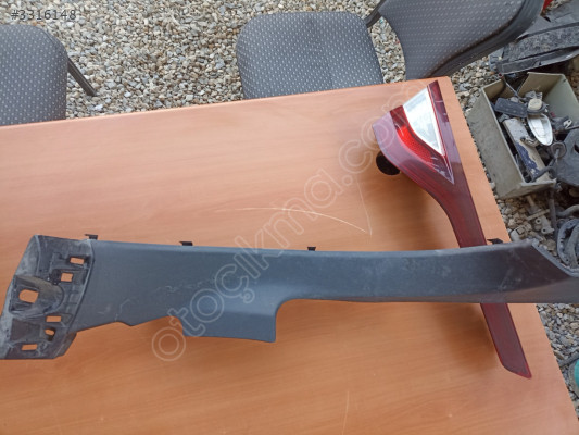 Renault Megane 4 sol arka marsbiyel trimi
