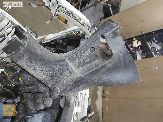 5C7863483 vw jetta sol sütün alt kaplama