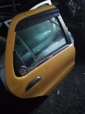 Fiat albea 2006 model sağ arka kapı dolu