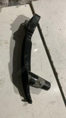 1K0807890A Volkswagen Golf 5 Sağ Far Alt Braketi