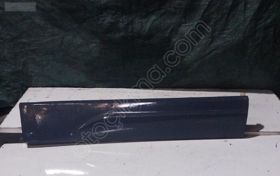 8R0853970 orj hatasız 07-14 audi Q5 sağ arka kapı bandı