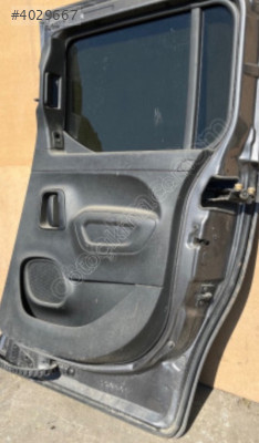 citroen berlingo sürgülü yan kapı  döşemesi sol 98 331 311 ZE