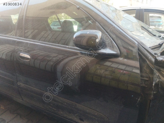 Almera sağ ön kapı