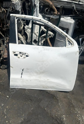 Nıssan Navara sağ ön kapı