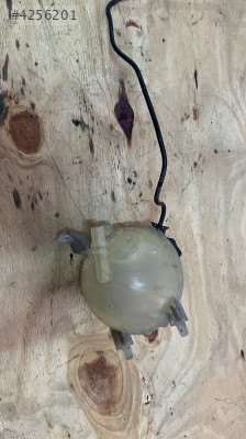 2010 PEUGEOT PARTNER TEPE YEDEK SU BİDONU