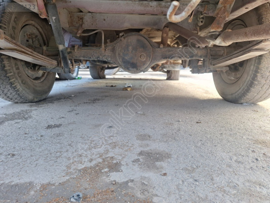 Mitsubishi L300 sağ arka aks