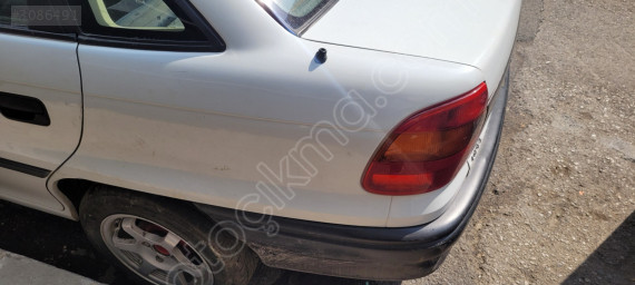 Opel Astra F Sedan Sol Arka Çamurluk Çeyrek BEYAZ Kesme