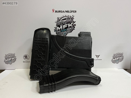 MEGANE 4 HAVA FİLTRE BORUSU AKÜ ÜST KAPAĞI SIFIR 165556458R