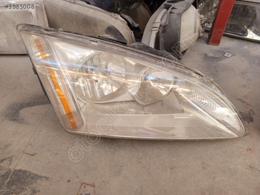 Ford Focus Sağ Ön Far