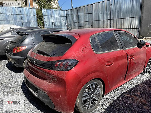 Peugeot 208 Sağ Arka Kapı Dolu Sökme 20-24